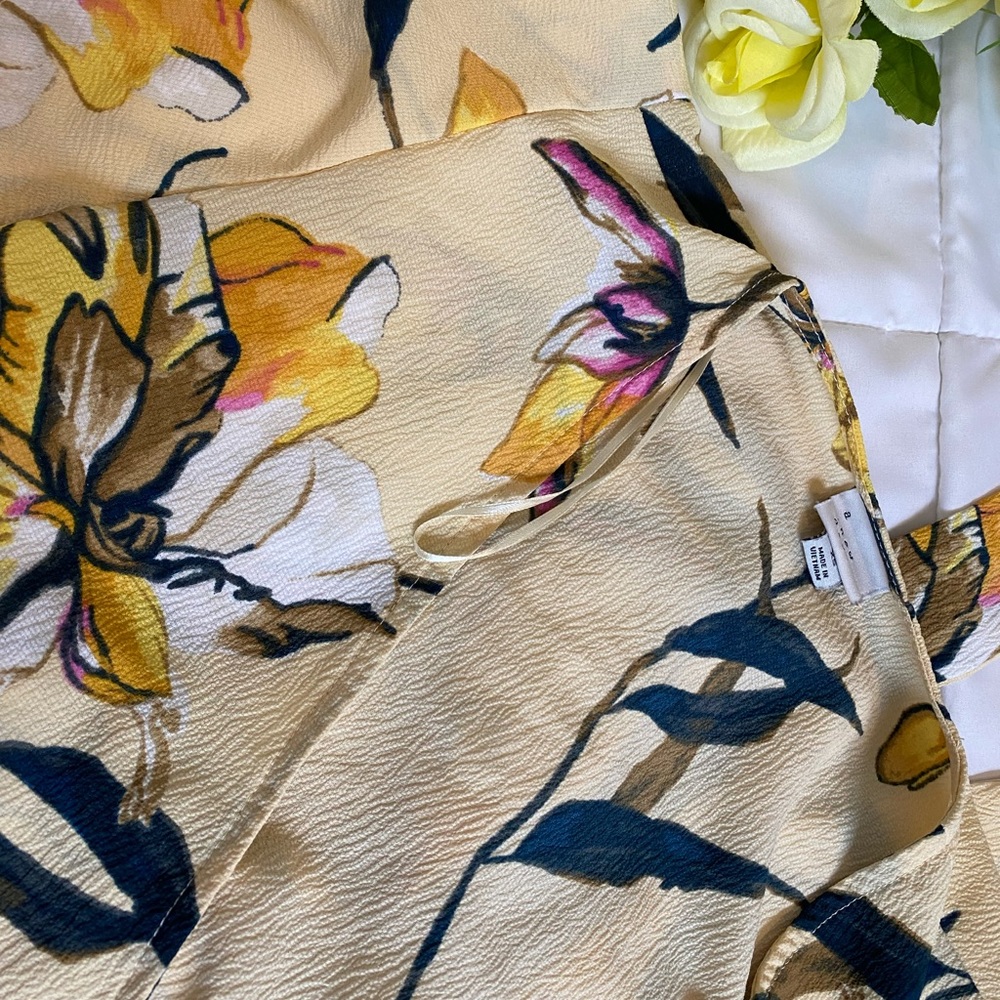 A New Day, women’s size xs flowered shirt, cross, and tie attachment